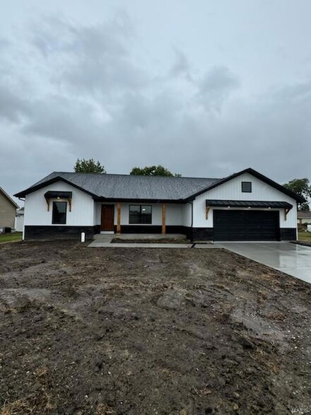 158 Gabrielle Cir, Bethalto, IL 62010