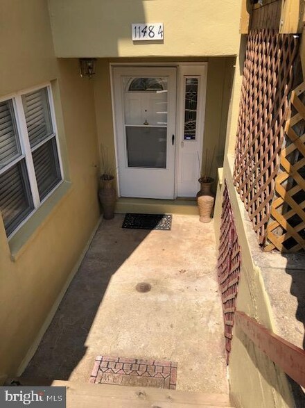 11484 Laurelwalk Dr, Laurel, MD 20708