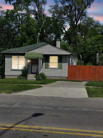 15330 Lahser Rd, Detroit, MI 48223