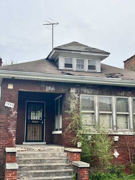 7955 S Harvard Ave, Chicago, IL 60620