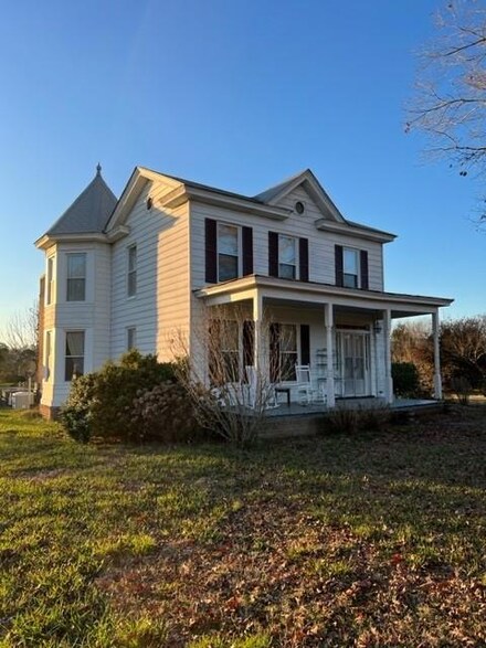 2720 Dry Creek Rd, South Hill, VA 23970