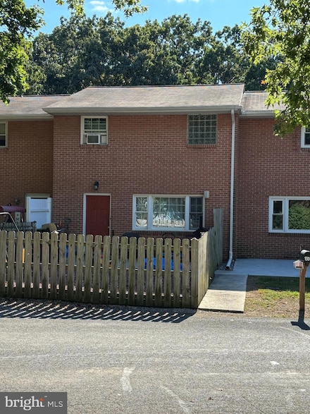 1004 Laurich Dr, Chambersburg, PA 17202