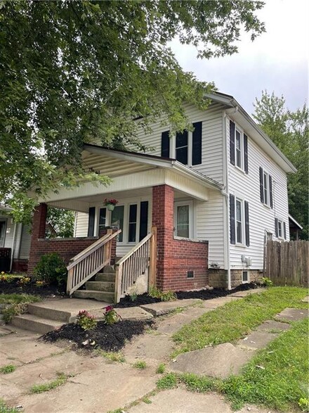 1335 Chestnut St, Coshocton, OH 43812