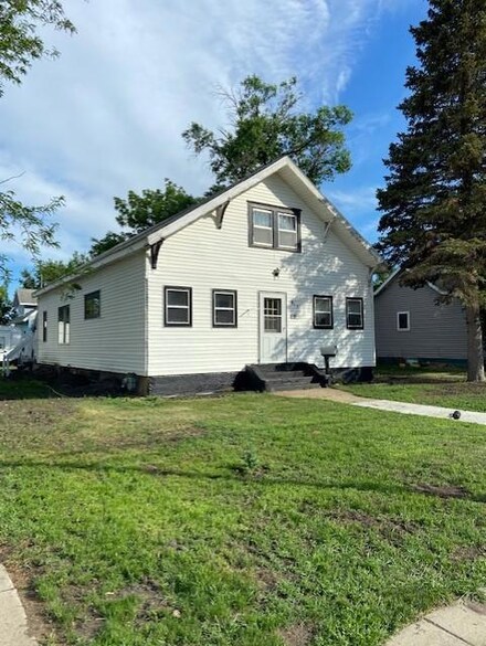 813 Haarfager Ave N, Canby, MN 56220