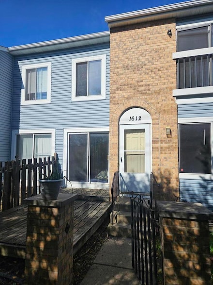 1612 Islandview Ct, Hoffman Estates, IL 60169