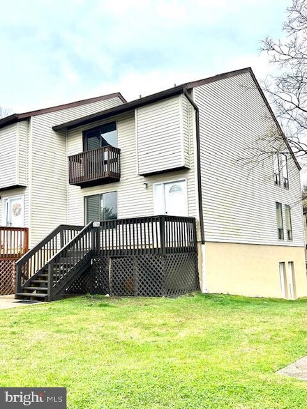 11336 Laurelwalk Dr, Laurel, MD 20708