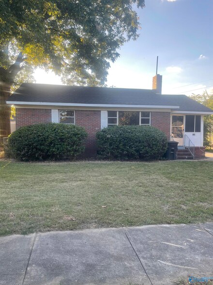 220 21st St SW, Birmingham, AL 35211