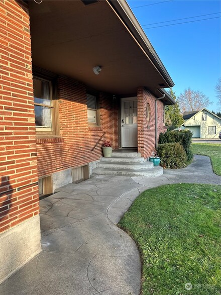 2418 Circle Dr E, Fife, WA 98424