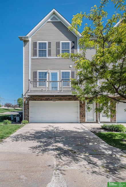 16762 Arcadia Plaza Unit 36, Omaha, NE 68116