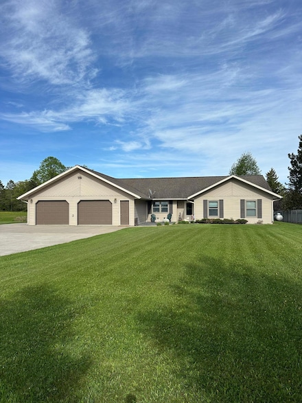 976 Winter Dr NW, Baudette, MN 56623