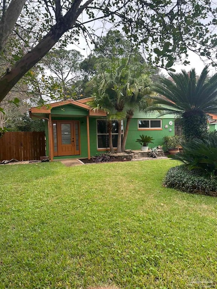 207 California Dr NE, Fort Walton Beach, FL 32548