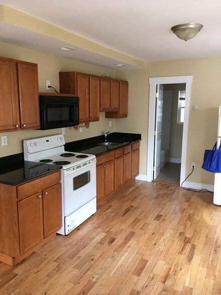 65 Gage St, Lowell, MA 01854