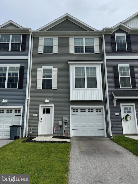 206 Overlook Dr, Hanover, PA 17331