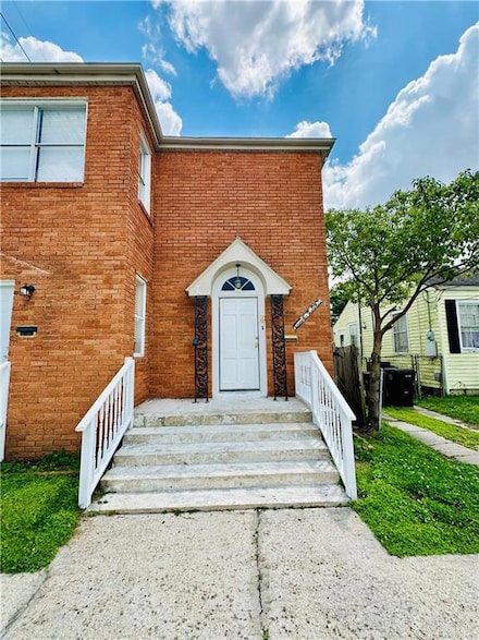 2639 Robert St, New Orleans, LA 70115