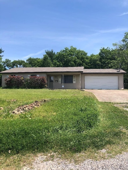504 Chinner St, Bonham, TX 75418