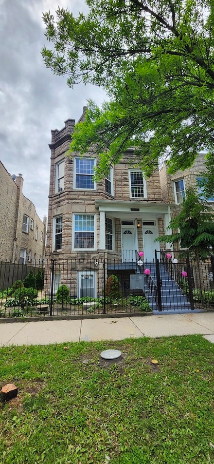 3427 W Evergreen Ave Unit 2, Chicago, IL 60651
