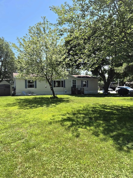 4002 Flamingo Dr NE, Ham Lake, MN 55304