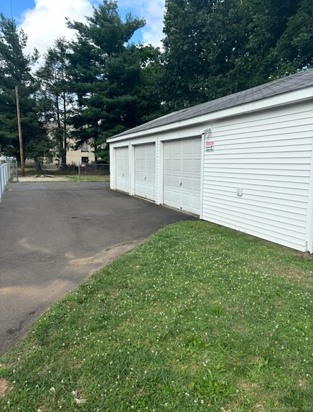 33 W Helen St, Hamden, CT 06514