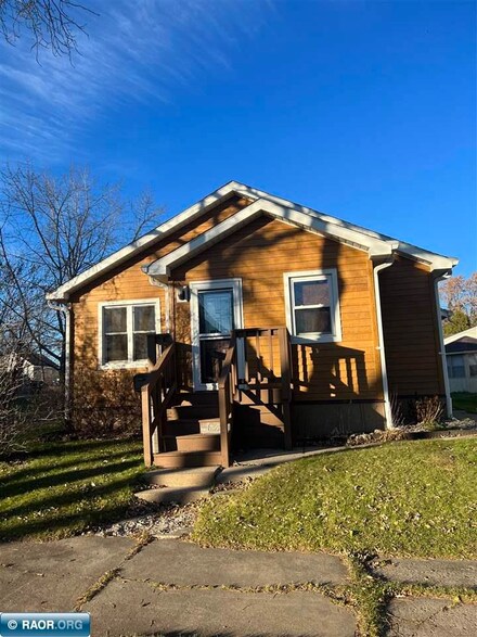 609 15th St N, Virginia, MN 55792