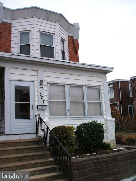 1307 E 10th St, Crum Lynne, PA 19022