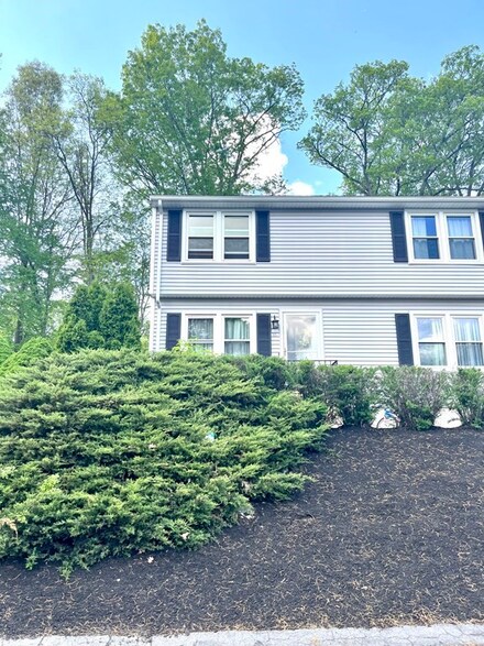 270 Sunderland Rd Unit 95, Worcester, MA 01604