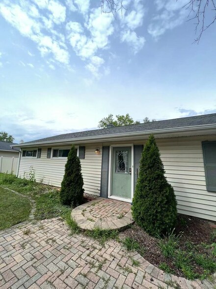 5752 S Madison St, Hinsdale, IL 60521