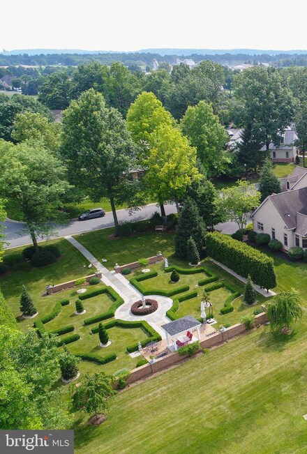 70 Oakhill Dr, Manheim Township, PA 17543