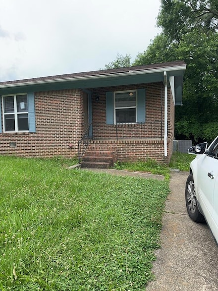 4705 Metro Park Ln, Hixson, TN 37343