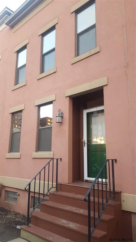 124 S Pearl St, Albany, NY 12202