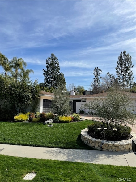 6200 Capistrano Ave, Woodland Hills, CA 91367