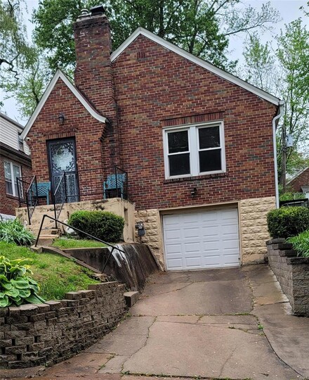 4215 Colonial Ave, Saint Louis, MO 63121