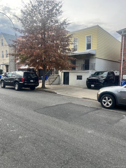 2384 33rd St, Astoria, NY 11105