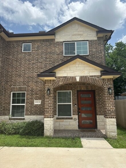 4938 Bataan Rd Unit B, Houston, TX 77033