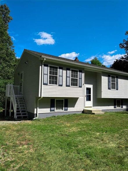 1 Beech Hill Rd, Ashaway, RI 02804