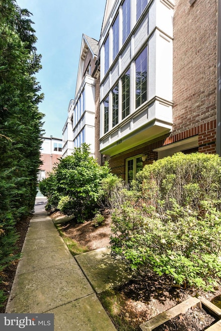 3125 Blue Barn Way, Fairfax, VA 22031