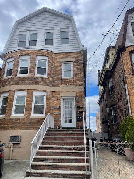 123 Avenue C, Bayonne, NJ 07002