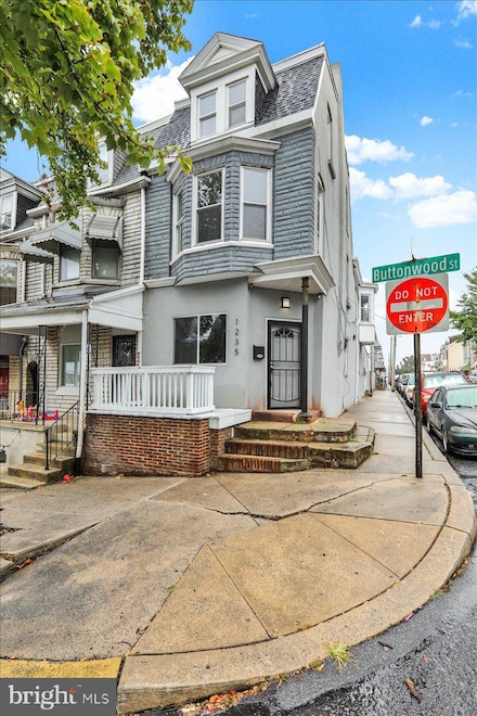 1235 Buttonwood St, Reading, PA 19604