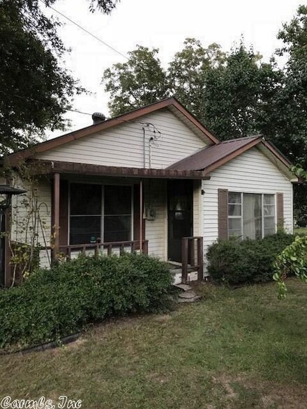 306 W Cherry St, Delight, AR 71940