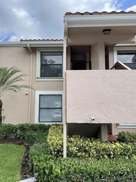 6928 Briarlake Cir Unit L205, West Palm Beach, FL 33418