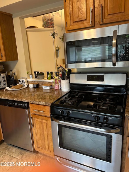 17 Gloucester Ct Unit 7, Freehold, NJ 07728