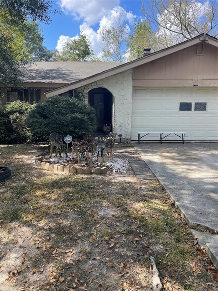 11527 Raven View Dr, Houston, TX 77067