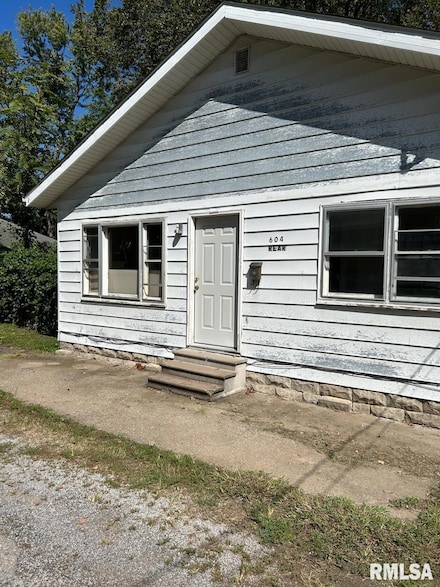604 N 9th St, Murphysboro, IL 62966