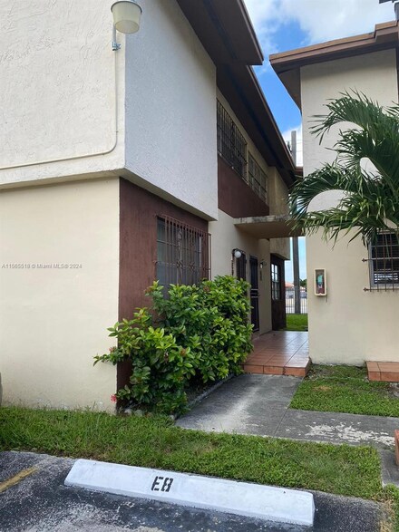 10 SW 108th Ave Unit E8, Miami, FL 33174