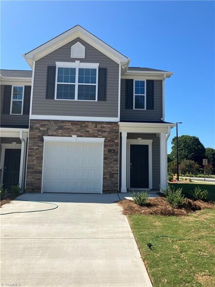 1130 Evelynnview Ln, Kernersville, NC 27284