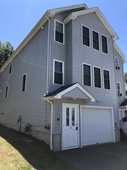 41 Meola Ave, Worcester, MA 01606
