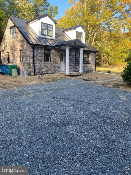 35 Rope Walk Rd, Erwinna, PA 18920