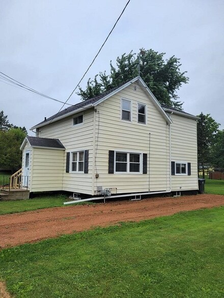 613 E Becker Rd, Marshfield, WI 54449