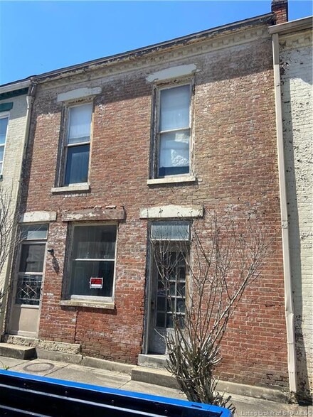 819 Walnut St, Madison, IN 47250