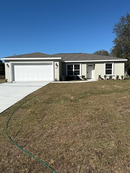 7588 N Manville Rd, Citrus Springs, FL 34434