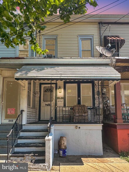 242 Franklin St, Trenton, NJ 08611